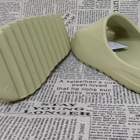 women Yeezy Slide Resin Green - Picture 4 of 5